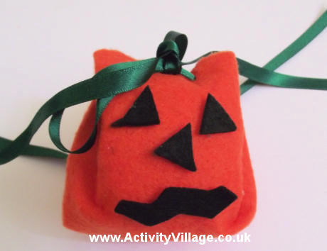 Halloween craft, pumpkin collecting pouch