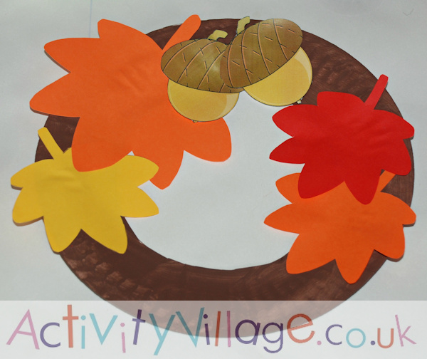 Our finished autumn themed wreath