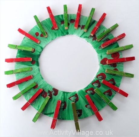 Advent calendar happiness wreath - detail of pegs