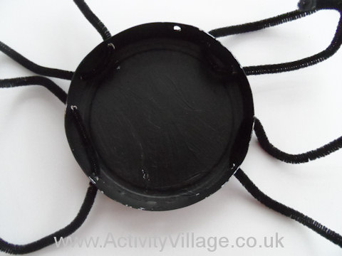 Cheese box spider 2 - threading the pipe cleaner legs