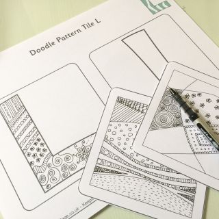 Doodle pattern tiles