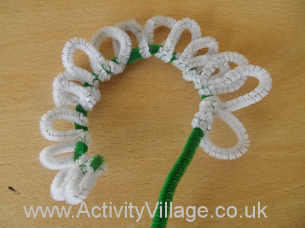 Pipe cleaner rose step 3