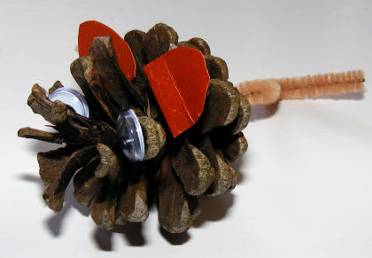 pine cone mouse craft