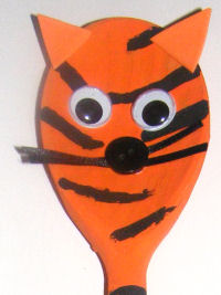 Tiger wooden spoon face detail